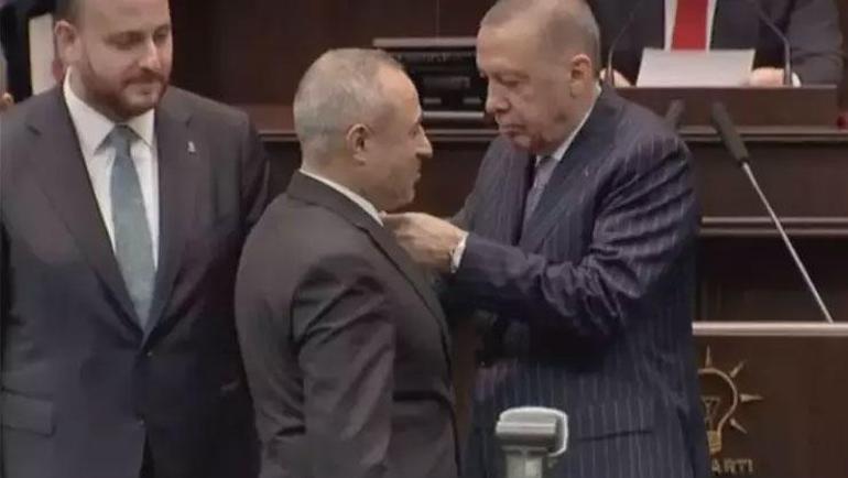 Cumhurbaşkanı Erdoğan, AK Partiye katılan 3 vekile rozet taktı