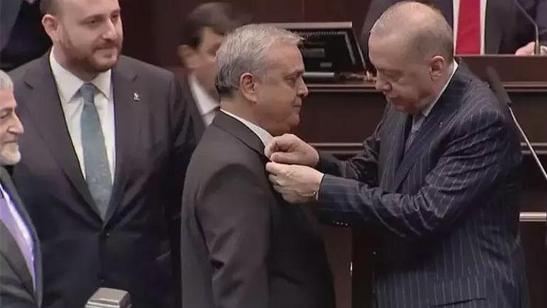 Cumhurbaşkanı Erdoğan, AK Partiye katılan 3 vekile rozet taktı