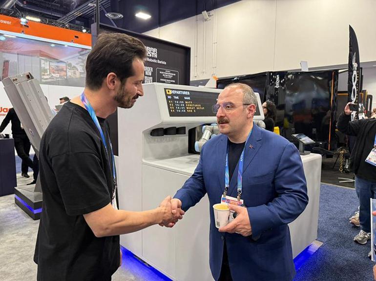 Robotik barista iş başında Teknoloji fuarına Türkiye damga vurdu: 60 saniyede kahve hazır