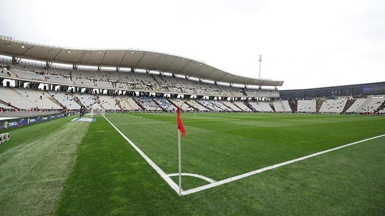 Dev derbi öncesi ortalık karıştı Taraftarlar birbirine girdi | İşte Galatasaray-Fenerbahçe maçı ilk 11ler