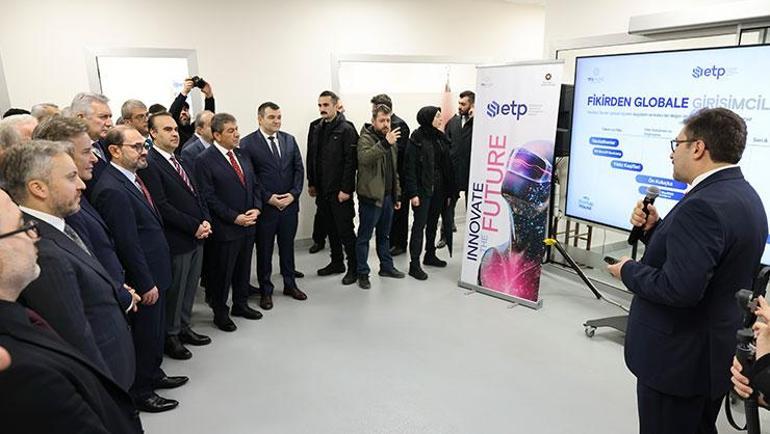 Bakan Kacırdan Endüstriyel Tasarım ve Prototipleme Merkezine ziyaret