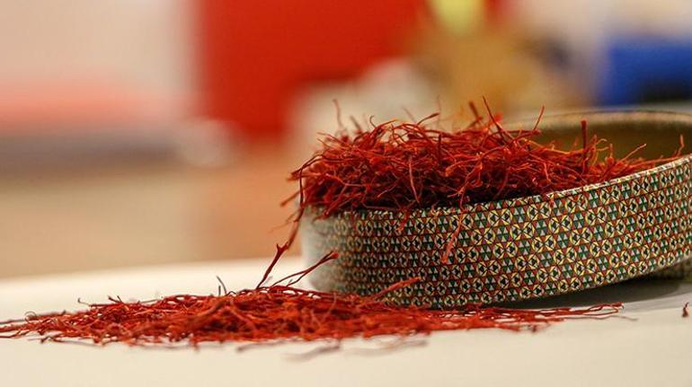 Kırmızı altın cep yakıyor 1 gramı servet: At kılını boyayıp satıyorlar