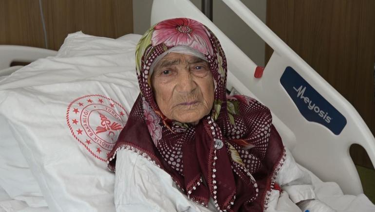 87 yaşındaki Safiye nine şişkinlik ve nefes darlığıyla hastaneye gitti, karnından çıkan şoke etti