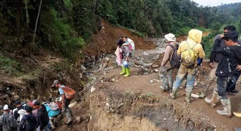 Endonezya’da toprak kayması faciası: 7 ölü, 82 kayıp Köy haritadan silindi