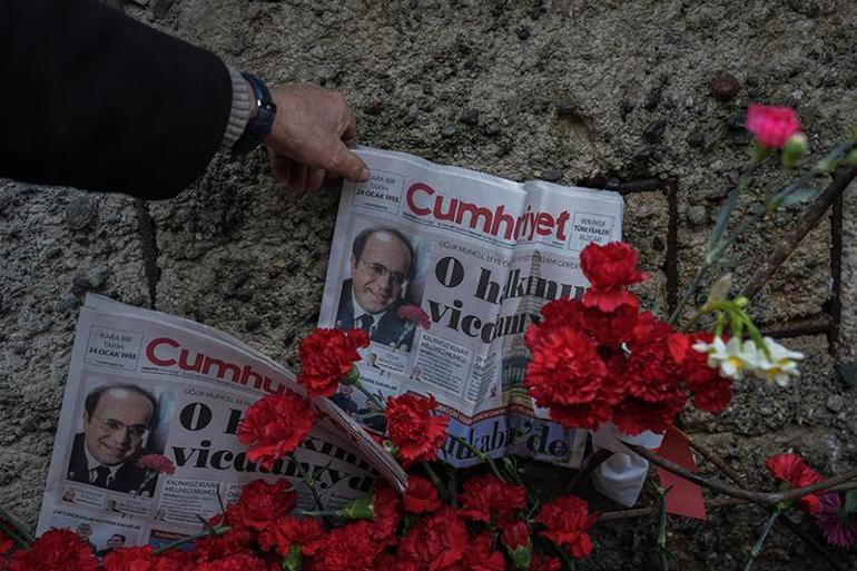 Suikasta uğrayan gazeteci-yazar Uğur Mumcu, ölümünün 33. yılında anıldı