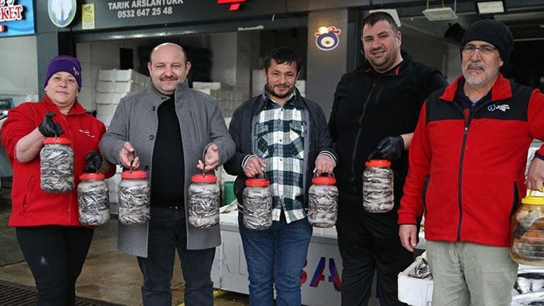 Karadeniz’de ‘yazlık hamsi’ mesaisi 1500 liraya kadar alıcı buluyor