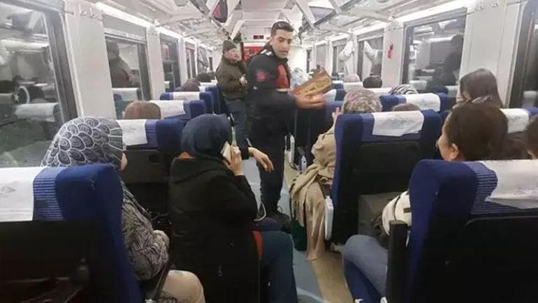 Toprak kayması felakete sebep oldu Balıkesirde yolcu treni raydan çıktı
