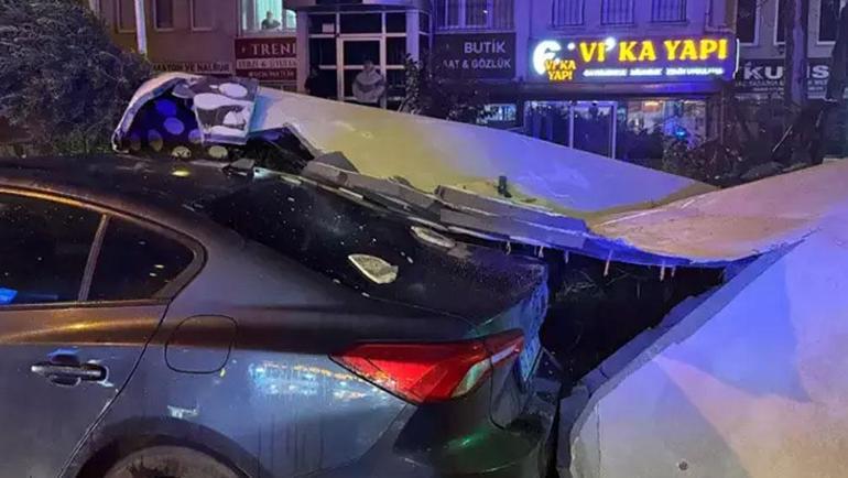 Beylikdüzü’nde fırtınada binanın dış cephesi aracın üzerine düştü