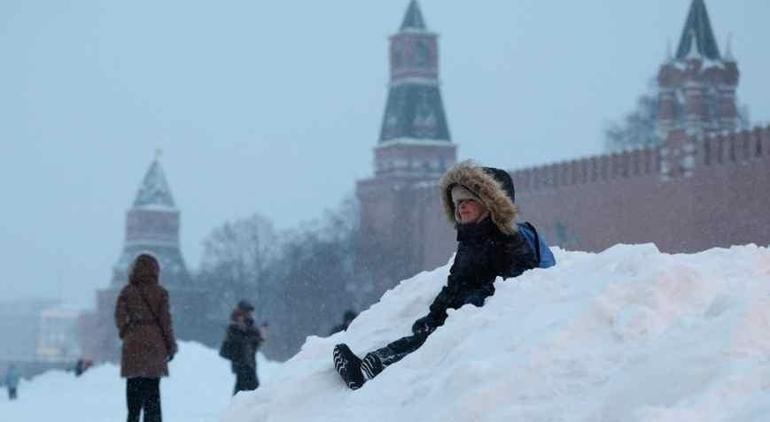 Moskova’da 203 yıllık rekor kırıldı 13 milyonluk başkent kara gömüldü