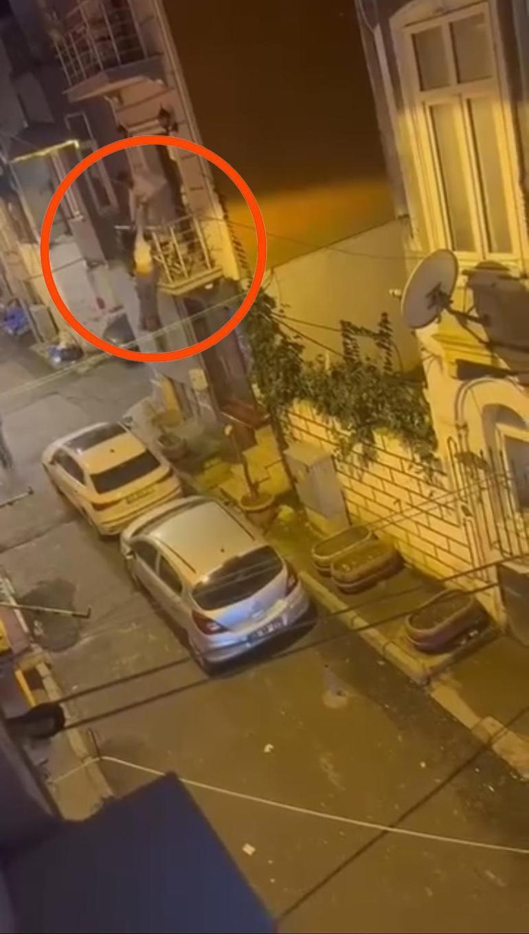 Beyoğlunda korku dolu anlar Balkondan atlamak isteyen kadını eşi böyle yakaladı