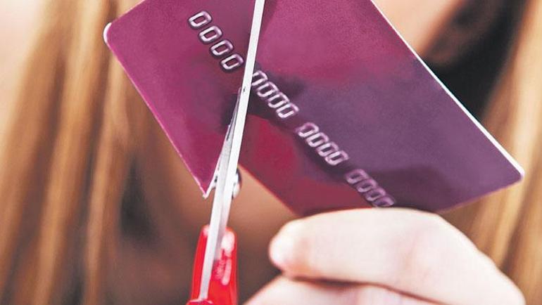 Limit düşecek diye kredi kartına yüklenmeyin Yanlış hamle borcunuzu büyütür