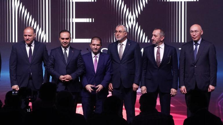 Bakan Kacır: 4 yıl içinde 10 milyar dolarlık veri merkezi ve yapay zeka yatırımını harekete geçireceğiz