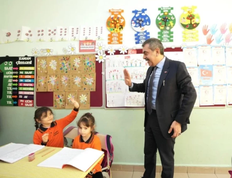 Bakan Tekinden 168 kişinin imzaladığı metne sert tepki: Suç duyurusunda bulunacağız