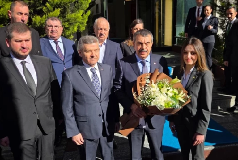 Bakan Tekinden 168 kişinin imzaladığı metne sert tepki: Suç duyurusunda bulunacağız