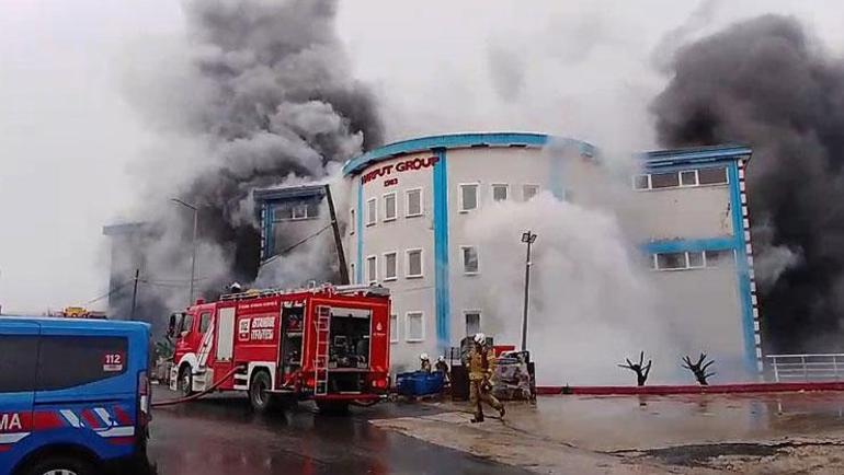 Silivri’de kauçuk fabrikasında çıkan yangın söndürüldü