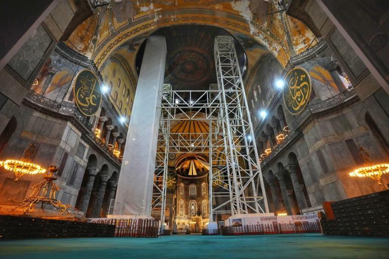Bakan Ersoy açıkladı: Ayasofya’da süreç devam ediyor, Sultanahmet’te çalışmalar tamamlandı
