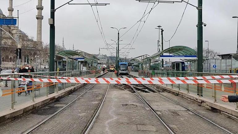 Eminönünde tramvay raydan çıktı İşte seferlerde son durum