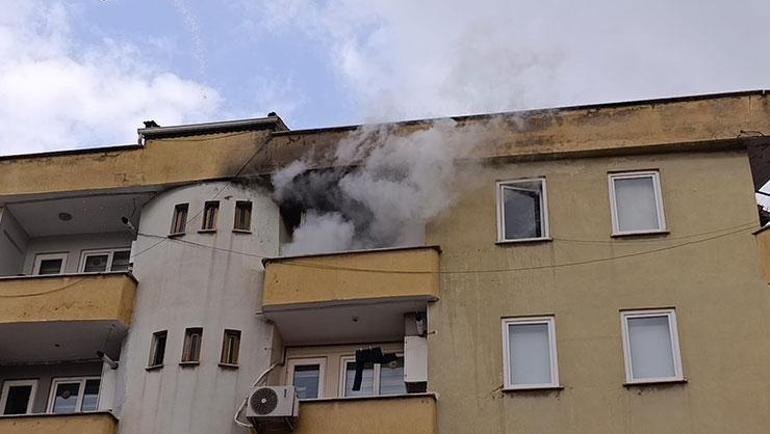 5 katlı apartmanda korku dolu anlar Ocakta unutulan yemek yangın çıkardı