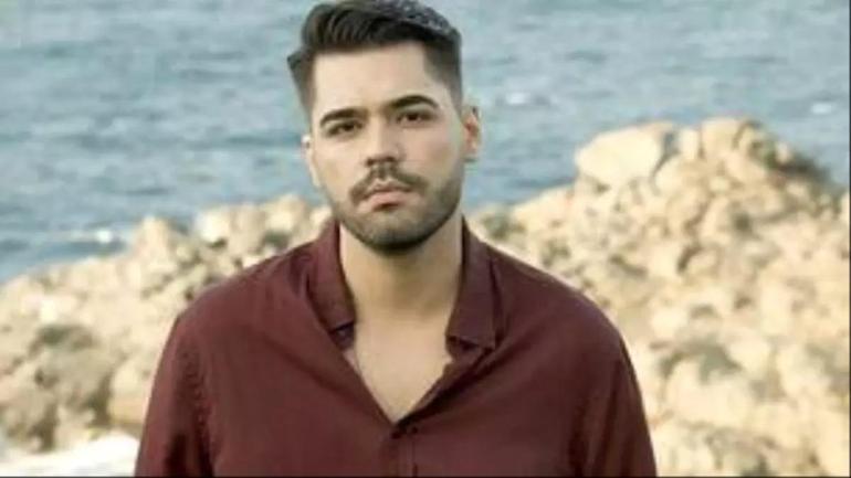 Emir Can İğrek sahnede minik hayranıyla düet yaptı