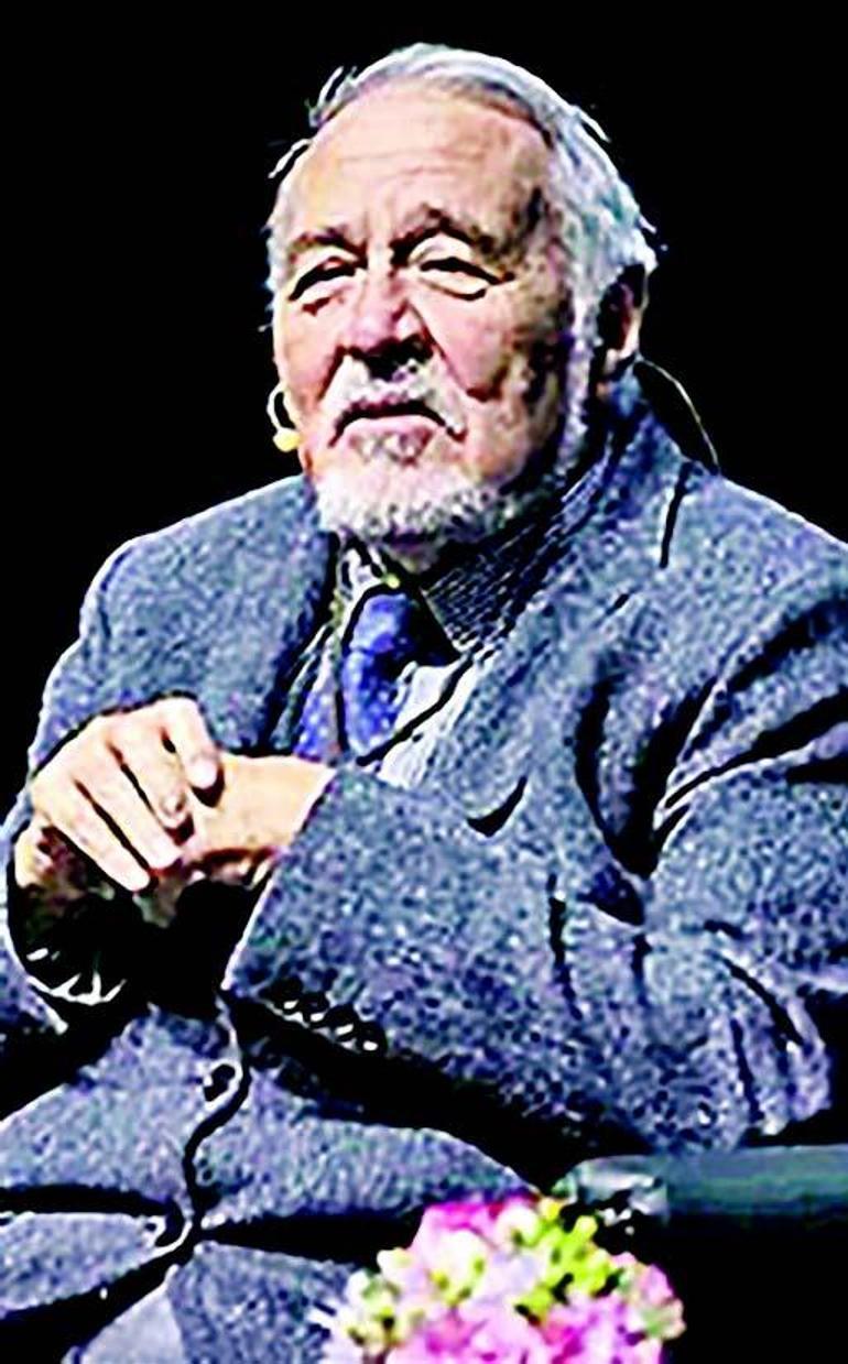 Bu ülkede sevmek de politik