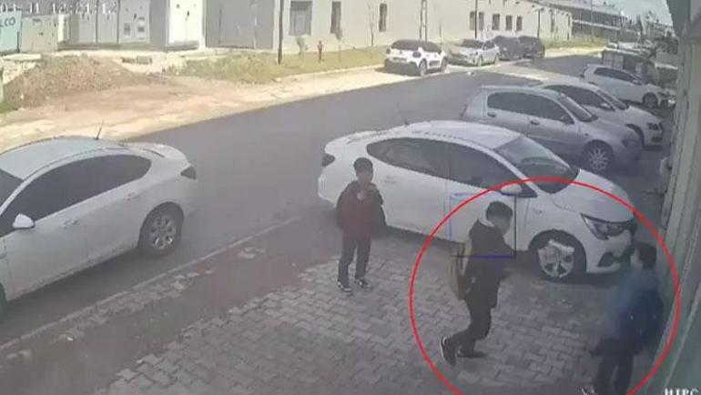 Para ver lan diyerek 11 yaşındaki çocuğun önünü kestiler