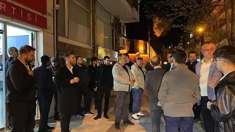 Manisa’da CHP Şehzadeler İlçe Başkanlığı binasına taşlı saldırı