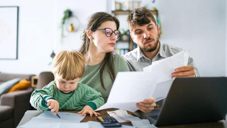 Ya istekler azalacak ya da gelirler artacak Aile bütçesini doğrudan yöneten kazanır