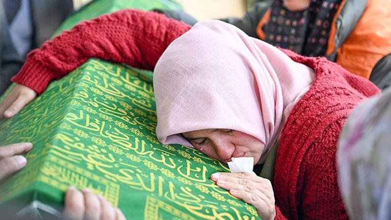 Kahramanmaraşta okul saldırısı: Türkiye evlatlarına ağlıyor Hayatını kaybedenler son yolculuğuna böyle uğurlandı