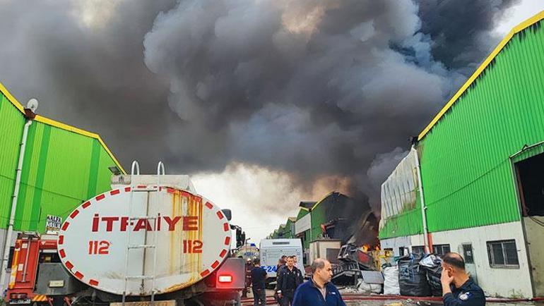 Geri dönüşüm fabrikasında yangın: Patlama sesleri de duyuldu