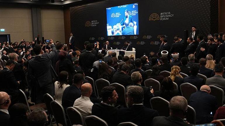 Suriye Cumhurbaşkanı Şara: Suriyenin kuzeyi yabancı askerlerden boşalmış durumda