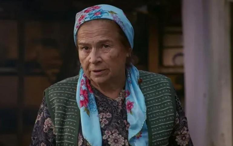 Bir yıldız daha kaydı Usta oyuncu Feyda Çelenk hayatını kaybetti