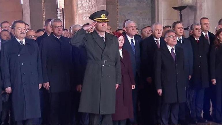 TBMM Başkanı Kurtulmuş ve beraberindeki heyet Anıtkabirde