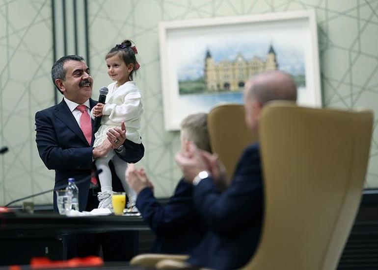 Cumhurbaşkanı Erdoğan, 23 Nisanda çocuklarla bir araya geldi: Beştepede duygusal anlar