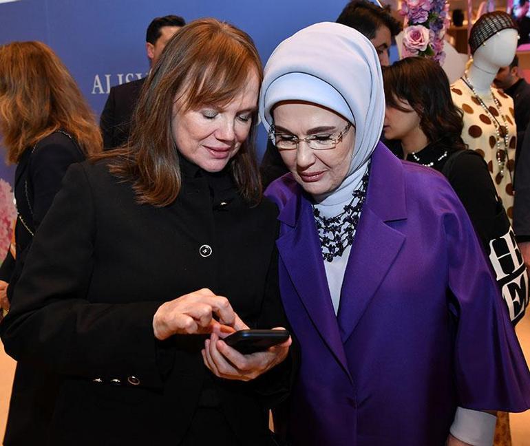 Cemre Çarşısının kapıları iyiliğe açıldı Emine Erdoğan: Aile her sorunun çözüm merkezidir