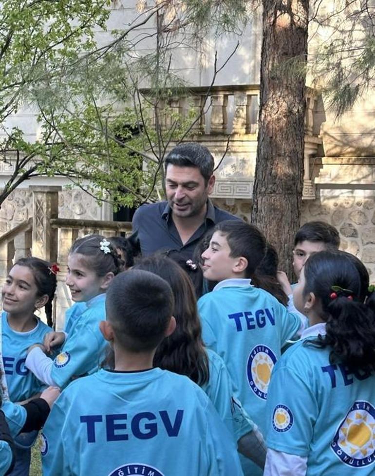 Ozan Akbaba, TEGV çocuklarını Uzak Şehir setinde ağırladı