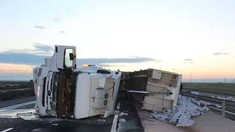 Aksaray’da yardım için duran aileye araç çarptı Ölü ve yaralılar var