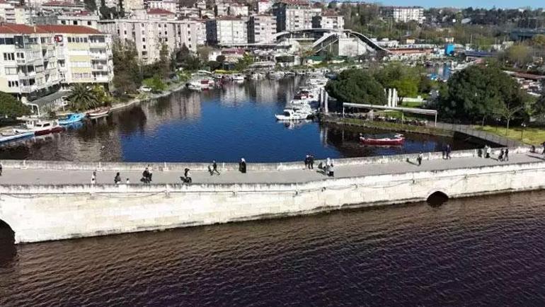 Küçükçekmece Gölünde çevre sakinlerini tedirgin Rengi, kırmızıya büründü