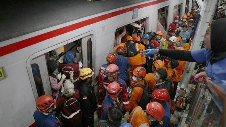 Endonezya’da tren faciası: 14 ölü 84 yaralı