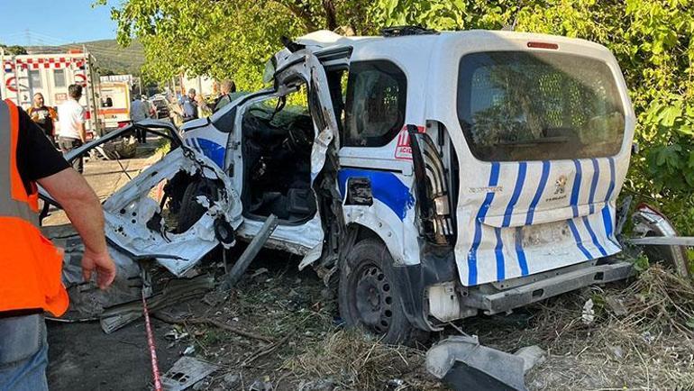 İzmir Bornovada freni arızalanan TIR 9 araca çarptı Ölü ve yaralılar var