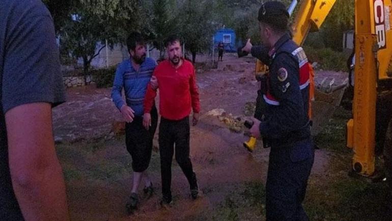 Adana Kozan’da sel faciası Akıntıya kapılan araçta can pazarı: 2 kişiden biri hayatını kaybetti