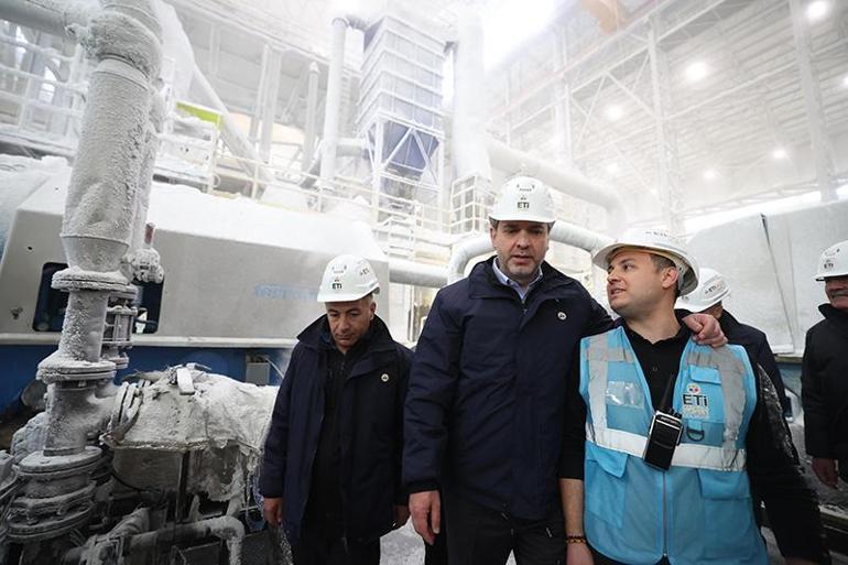 Bakan Bayraktardan 1 Mayıs müjdesi: Yarım milyar dolarlık 3 yeni yatırım geliyor