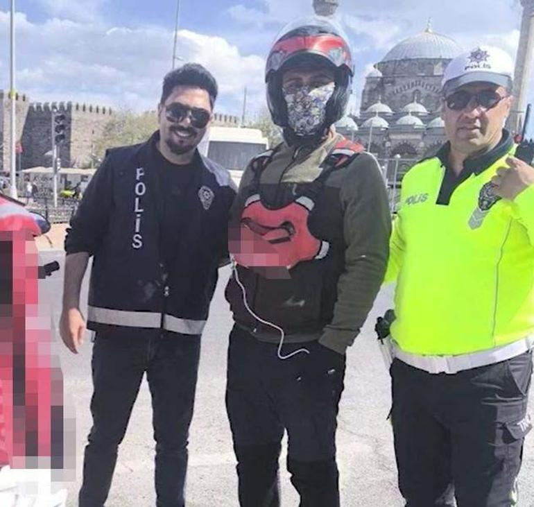 Seyir halinde boğazına cisim kaçtı Moto kurye, polislerin ‘heimlich’ manevrasıyla hayata tutundu