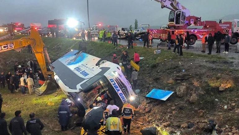 Malatyada yolcu otobüsü şarampole devrildi 4 kişi hayatını kaybetti