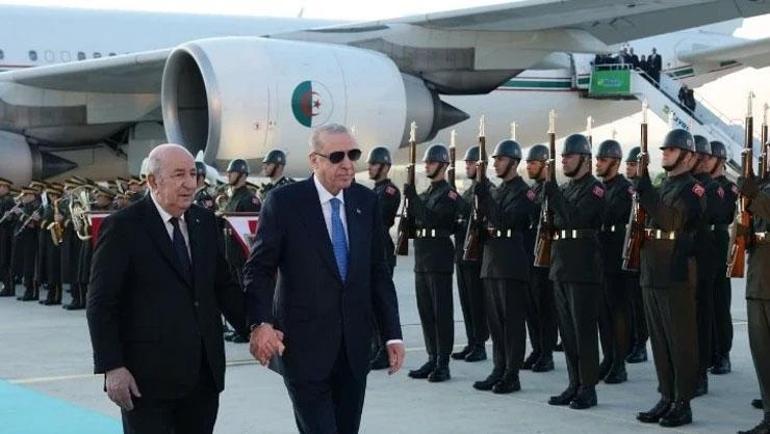 Cumhurbaşkanı Erdoğan, Cezayirli mevkidaşı Tebbunu havalimanında karşıladı