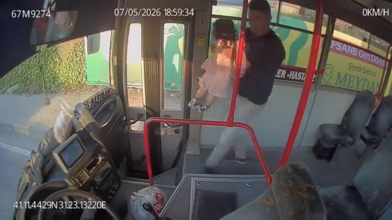 Ailesini bulamadı emekleyerek halk otobüsüne bindi 2 yaşındaki çocuğun o anları kamerada