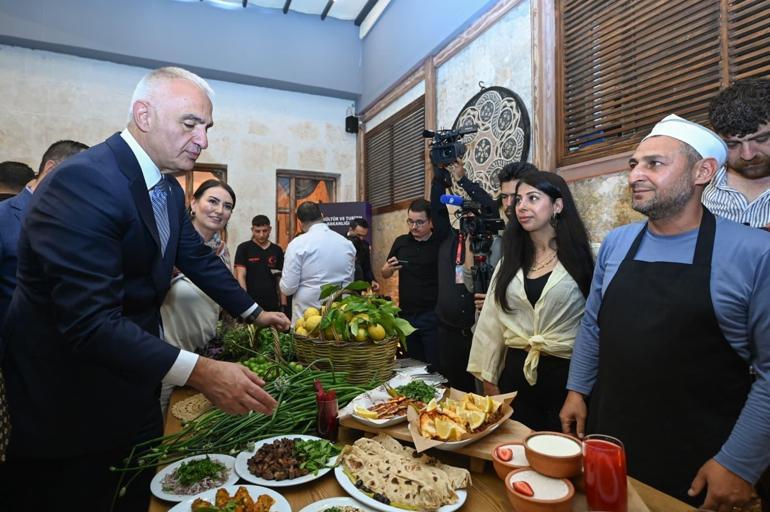 Mersinde festivalin en kalabalık durağı sofralar olabilir 45 noktalık dev gastronomi rotası