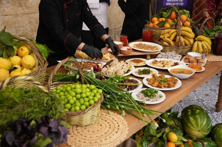 Mersinde festivalin en kalabalık durağı sofralar olabilir 45 noktalık dev gastronomi rotası