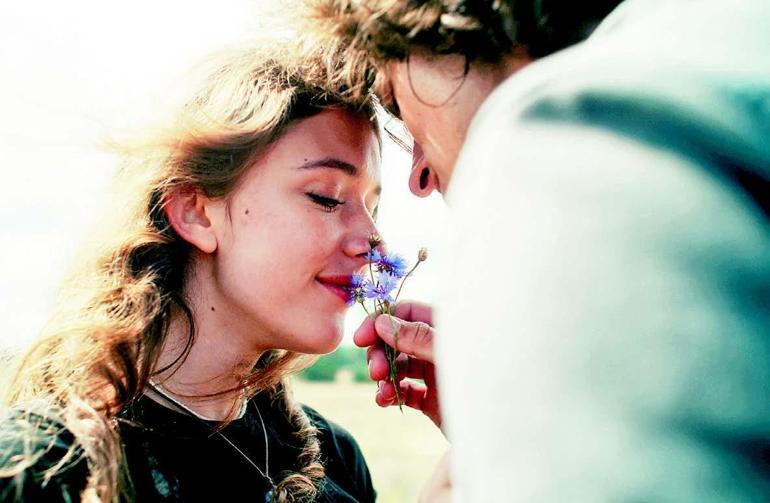 Sen her bahar aşkını tazele