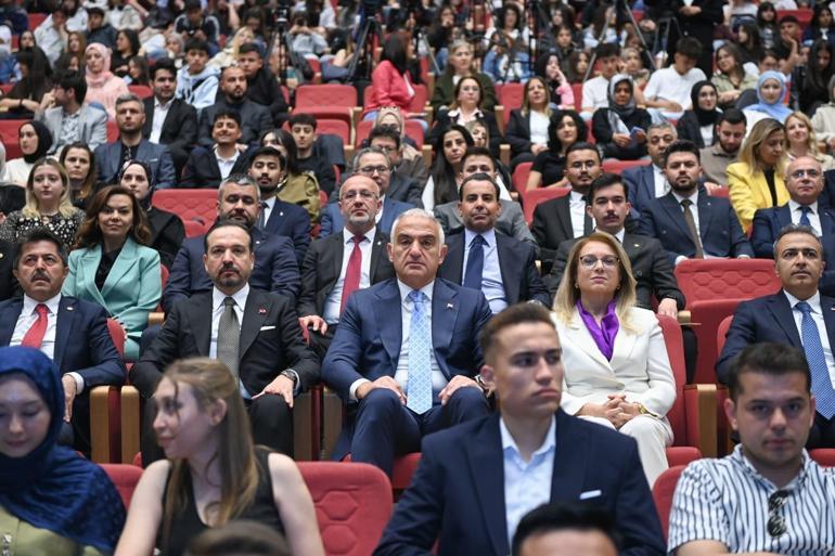 Bakan Mehmet Nuri Ersoydan gençlere Türkçeye sahip çıkma çağrısı