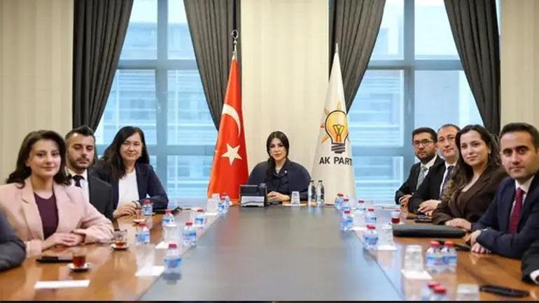 AK Partili Ayan gazetecilerle bir araya geldi